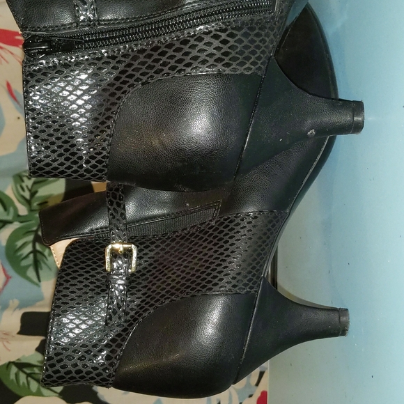 Faux Leather Ankle boot heels - Picture 4 of 7